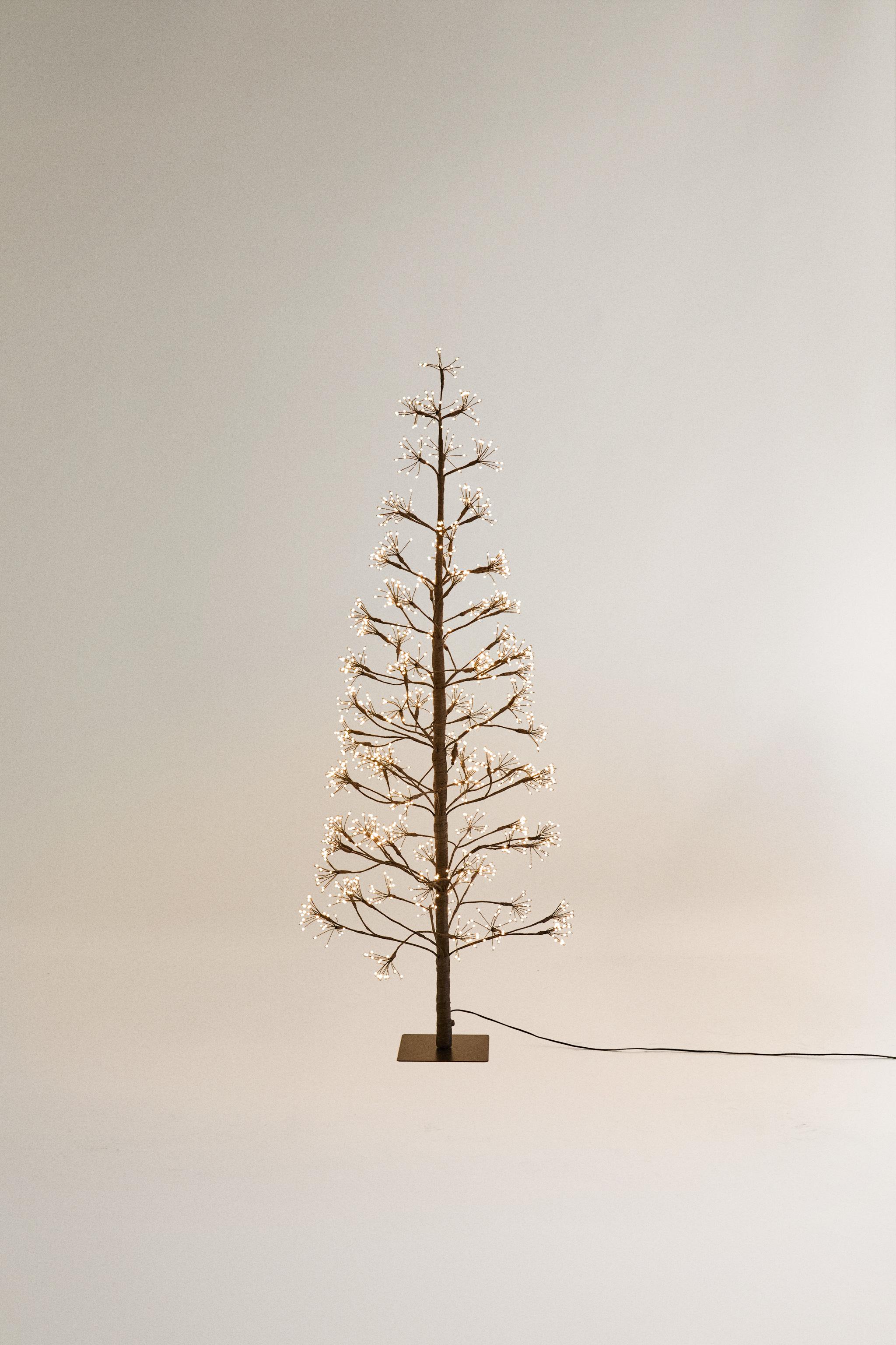 LED LIGHT CHRISTMAS TREE (59.1")